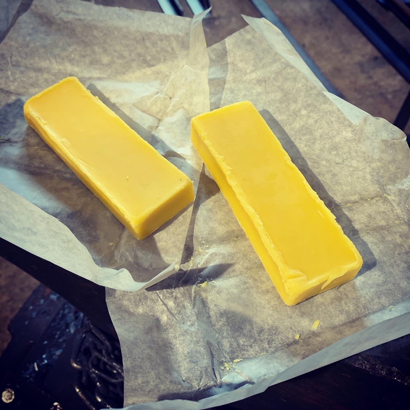 Beeswax finishing polish