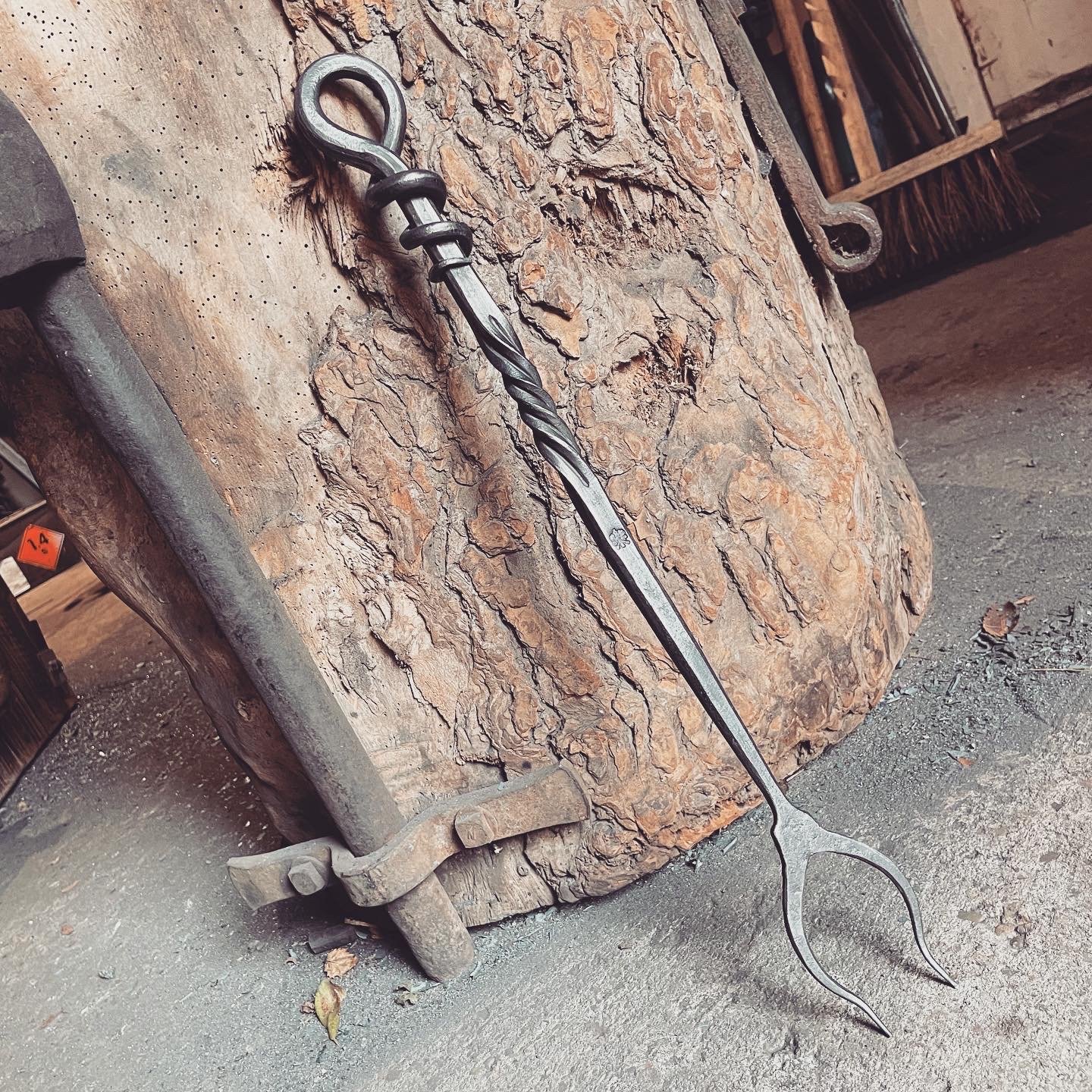 Hand Forged Mousetail Toasting Fork - Image 2